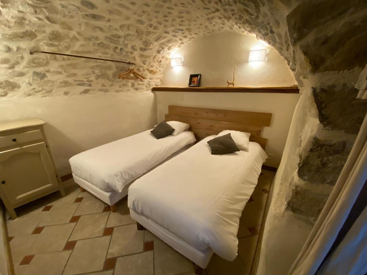 Gite De Groupe 9Ch Ou 3 Gites Independants De 3Ch - Patio Et Piscine Interieure Chauffee Toute L'Annee Vallon-Pont-dʼArc Eksteriør billede